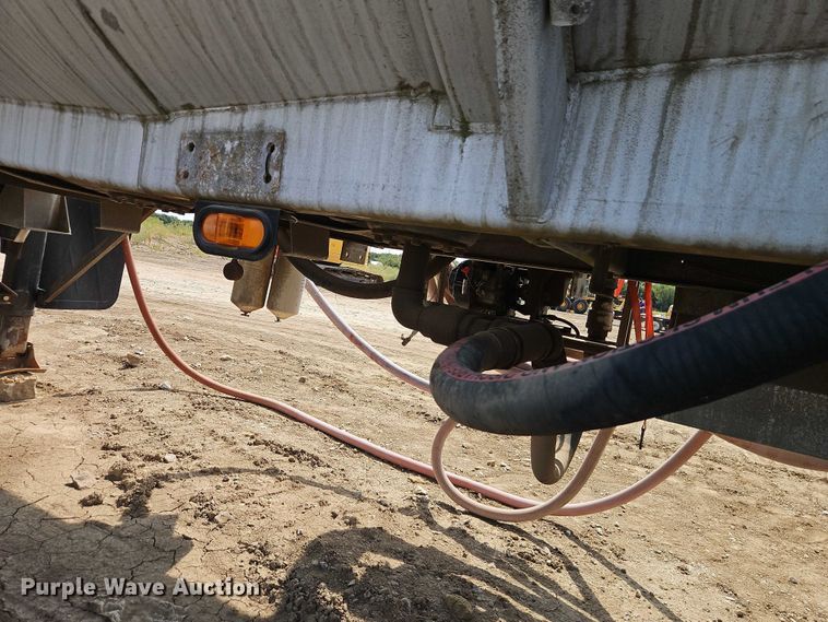 image for item DW6603 1960 Heil tank trailer