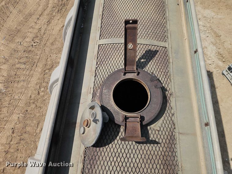 image for item DW6603 1960 Heil tank trailer