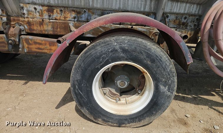 image for item DW6603 1960 Heil tank trailer