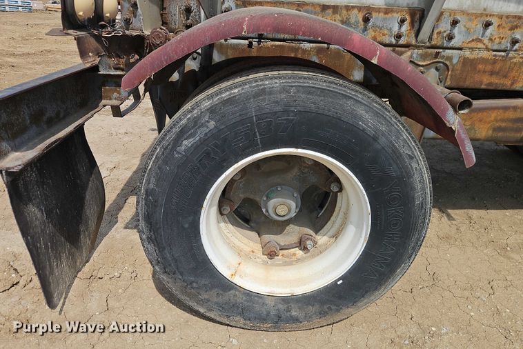 image for item DW6603 1960 Heil tank trailer