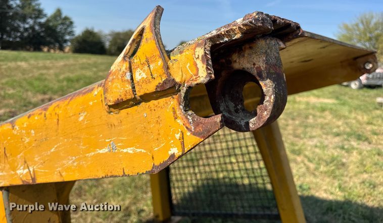 image for item DW6621 Caterpillar dozer parts 