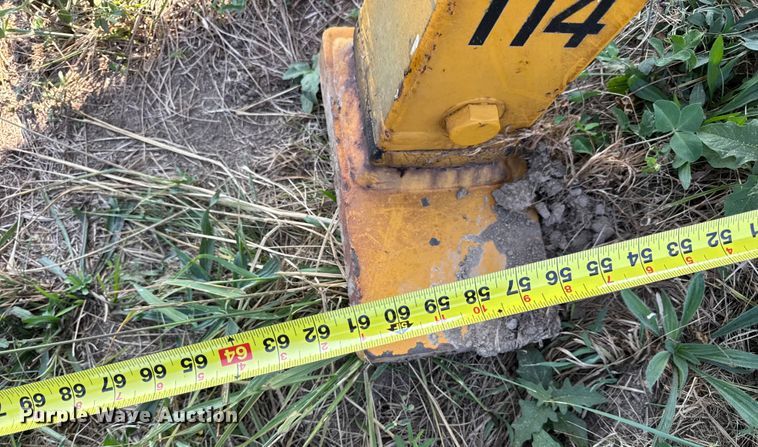 image for item DW6621 Caterpillar dozer parts 