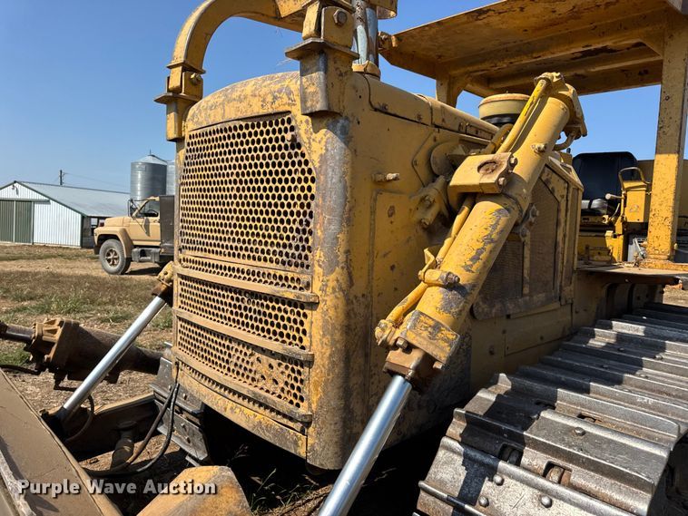 image for item DW6622 1973 Caterpillar D7F dozer