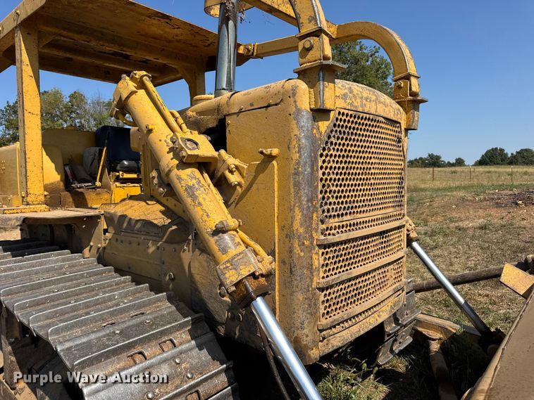 image for item DW6622 1973 Caterpillar D7F dozer