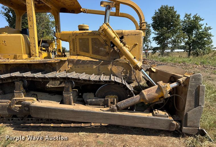 image for item DW6622 1973 Caterpillar D7F dozer