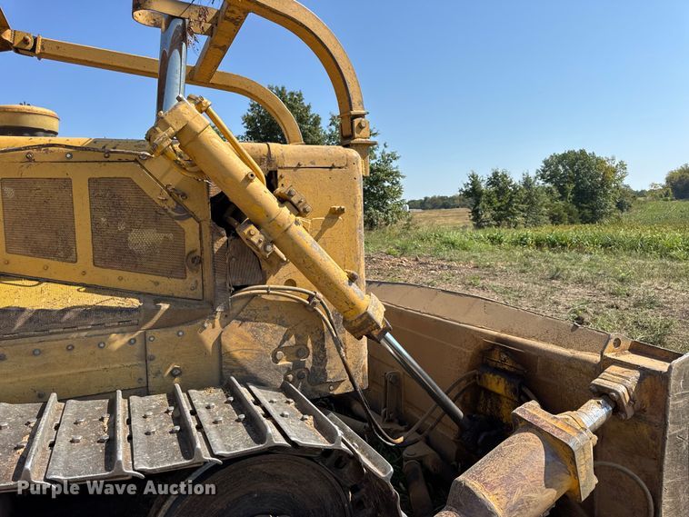 image for item DW6622 1973 Caterpillar D7F dozer