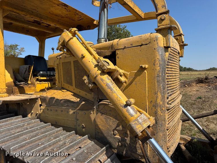 image for item DW6622 1973 Caterpillar D7F dozer