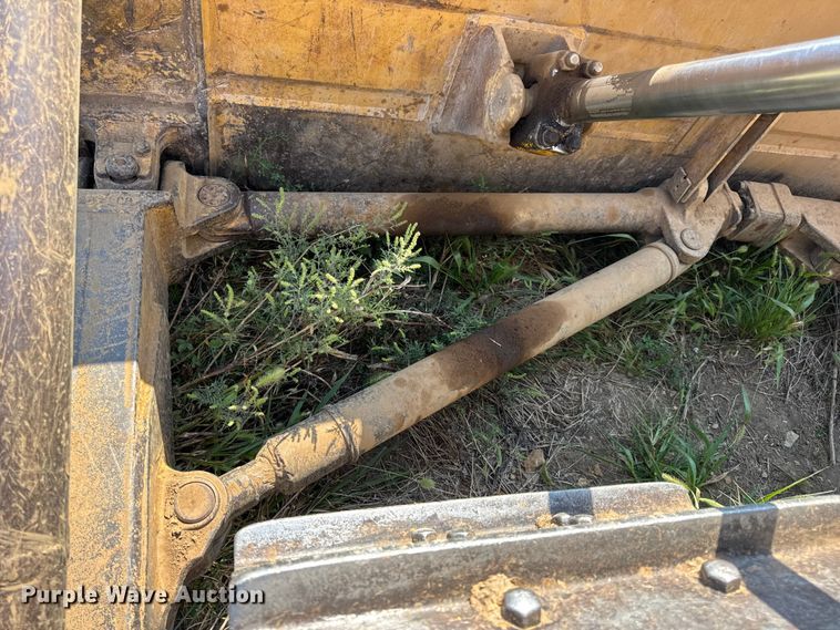 image for item DW6622 1973 Caterpillar D7F dozer