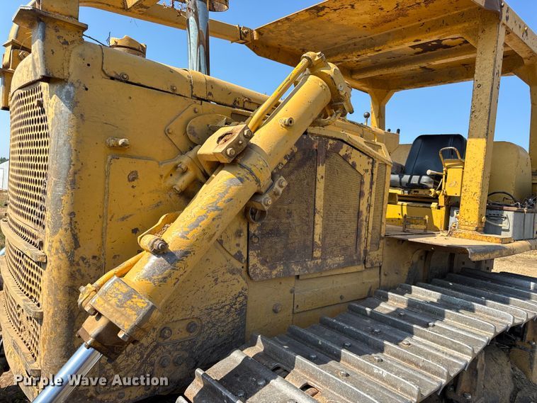 image for item DW6622 1973 Caterpillar D7F dozer
