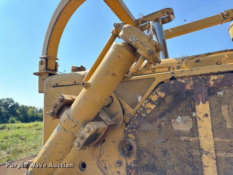 image for item DW6622 1973 Caterpillar D7F dozer