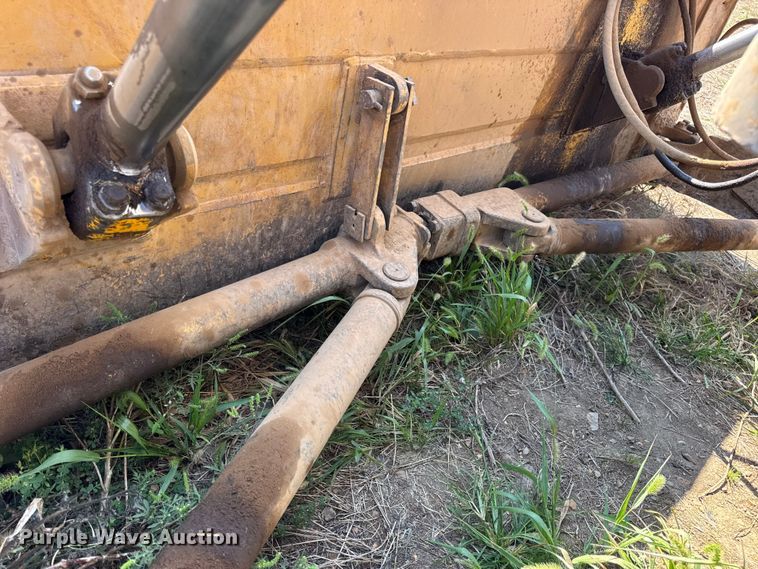 image for item DW6622 1973 Caterpillar D7F dozer