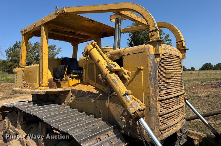 image for item DW6622 1973 Caterpillar D7F dozer