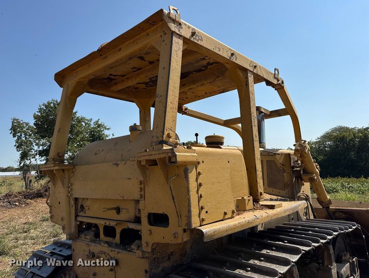 image for item DW6622 1973 Caterpillar D7F dozer