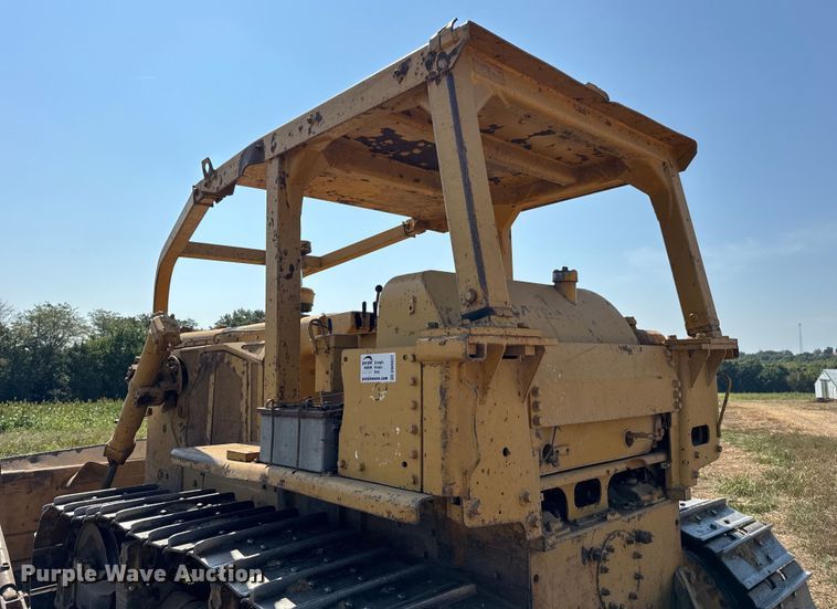 image for item DW6622 1973 Caterpillar D7F dozer
