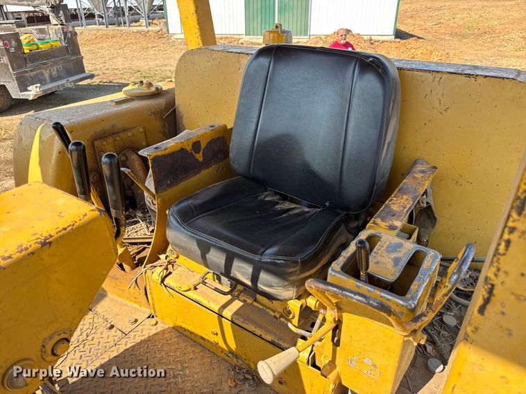 image for item DW6622 1973 Caterpillar D7F dozer