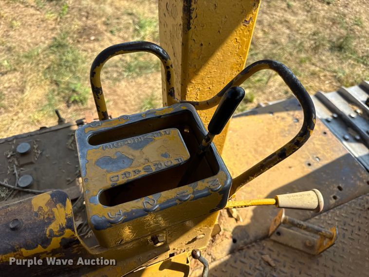 image for item DW6622 1973 Caterpillar D7F dozer