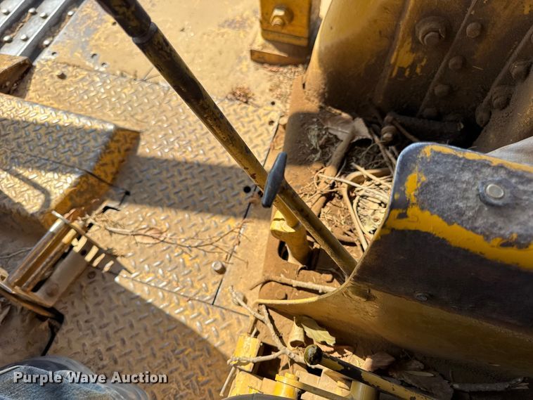 image for item DW6622 1973 Caterpillar D7F dozer