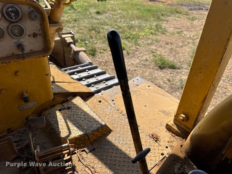 image for item DW6622 1973 Caterpillar D7F dozer