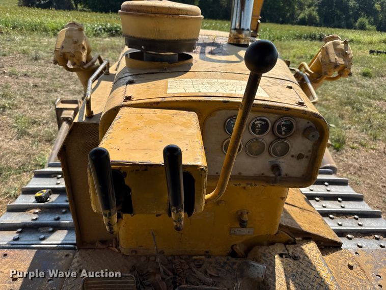 image for item DW6622 1973 Caterpillar D7F dozer