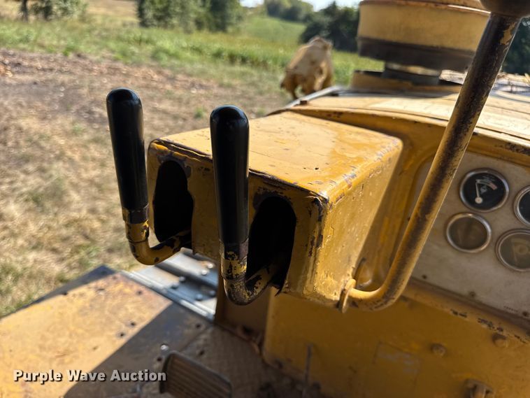 image for item DW6622 1973 Caterpillar D7F dozer