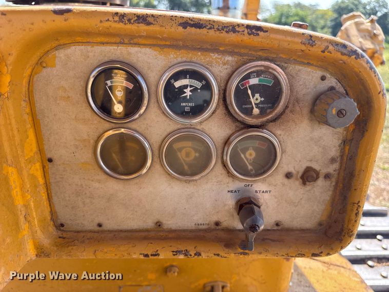 image for item DW6622 1973 Caterpillar D7F dozer