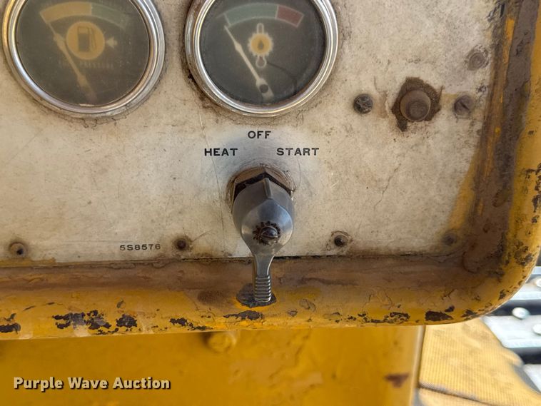 image for item DW6622 1973 Caterpillar D7F dozer