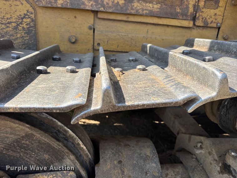 image for item DW6622 1973 Caterpillar D7F dozer