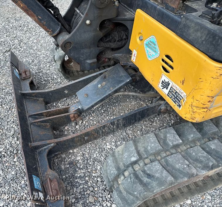 image for item DX5809 2018 John Deere 17G mini excavator