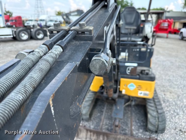 image for item DX5809 2018 John Deere 17G mini excavator