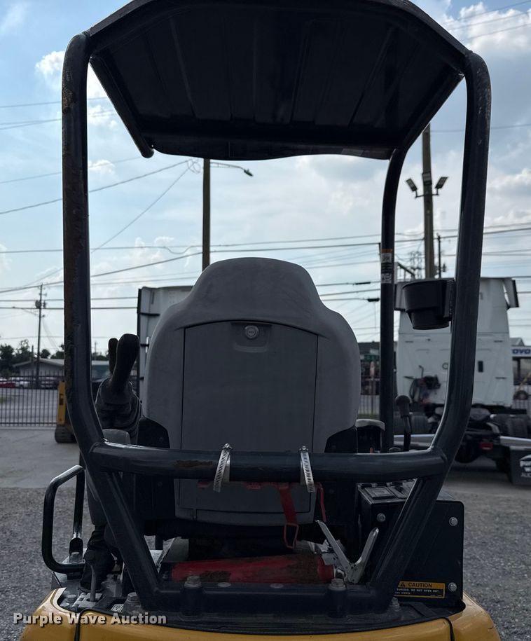 image for item DX5809 2018 John Deere 17G mini excavator