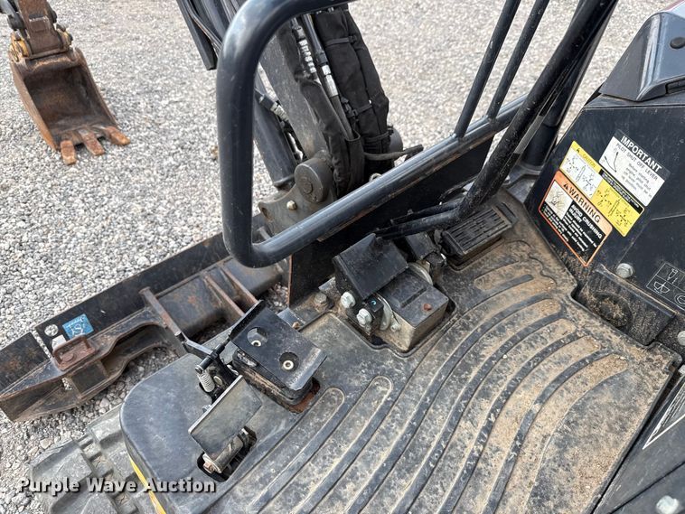 image for item DX5809 2018 John Deere 17G mini excavator