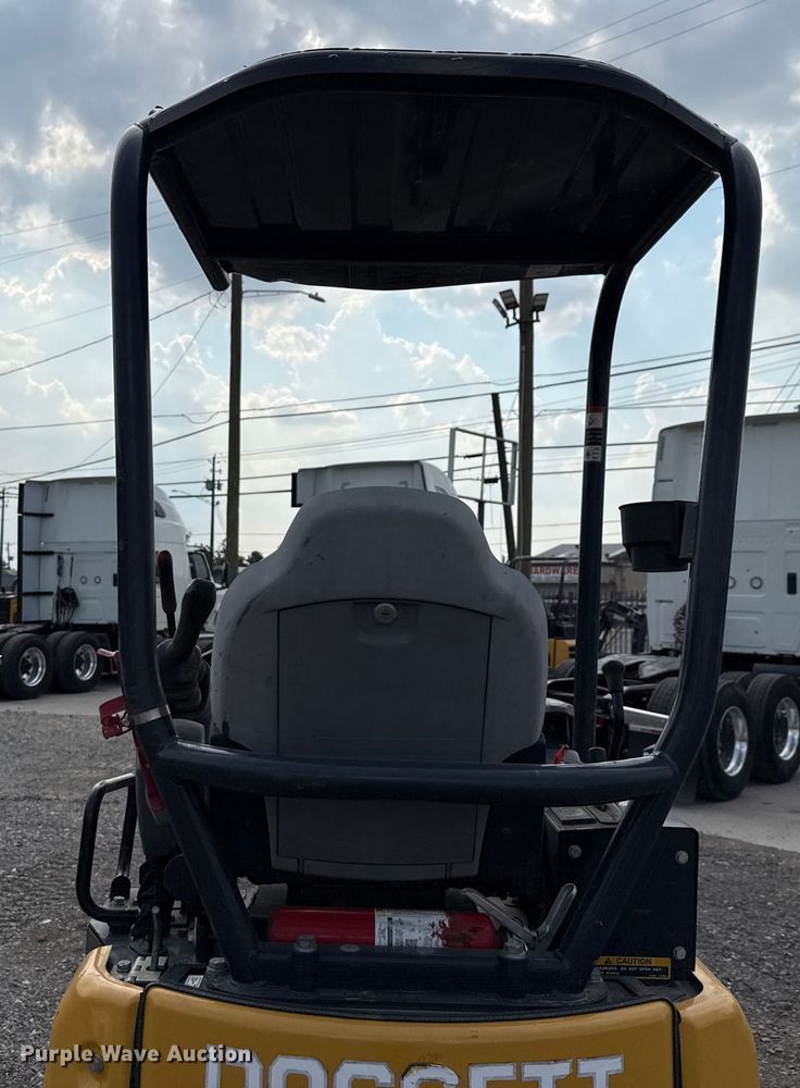 image for item DX5811 2020 John Deere 17G mini excavator
