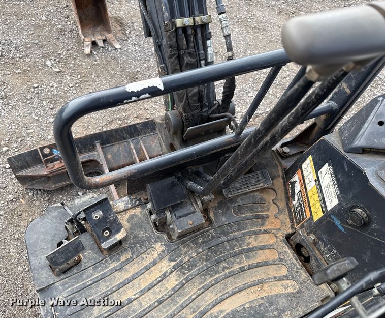 image for item DX5811 2020 John Deere 17G mini excavator