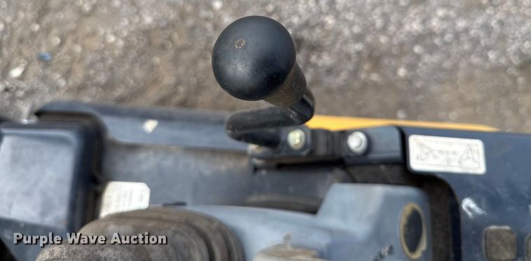 image for item DX5811 2020 John Deere 17G mini excavator