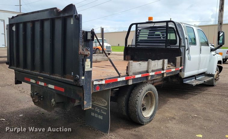 image for item DX7188 2006 Chevrolet C5500 Crew Cab flatbed truck