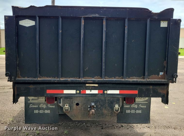 image for item DX7188 2006 Chevrolet C5500 Crew Cab flatbed truck