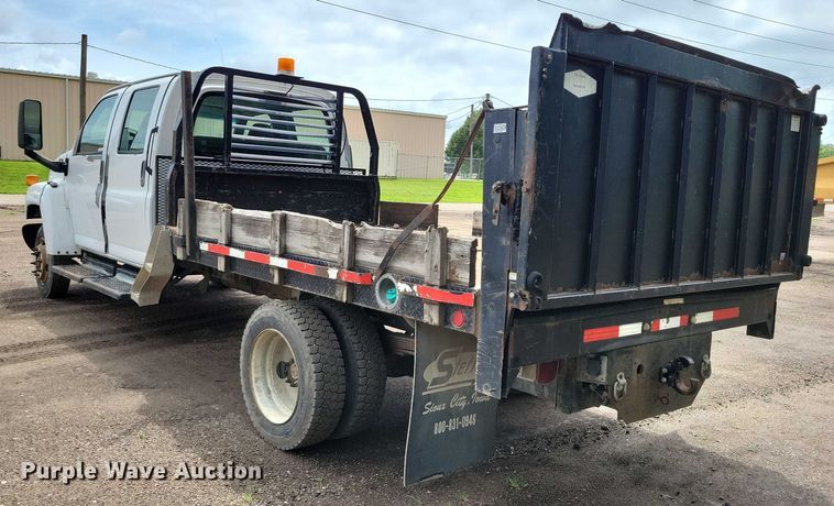 image for item DX7188 2006 Chevrolet C5500 Crew Cab flatbed truck
