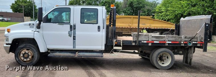 image for item DX7188 2006 Chevrolet C5500 Crew Cab flatbed truck