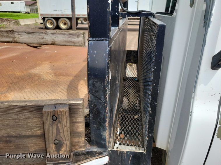 image for item DX7188 2006 Chevrolet C5500 Crew Cab flatbed truck