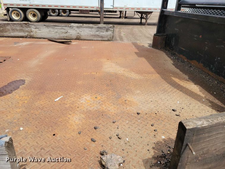 image for item DX7188 2006 Chevrolet C5500 Crew Cab flatbed truck