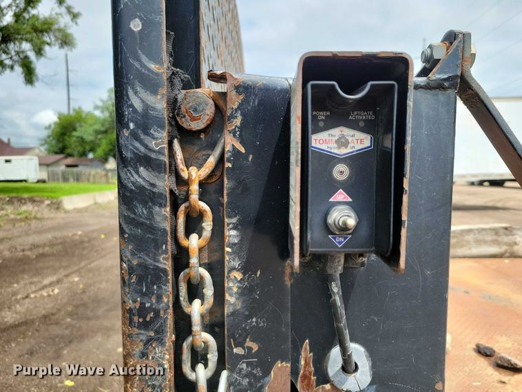 image for item DX7188 2006 Chevrolet C5500 Crew Cab flatbed truck