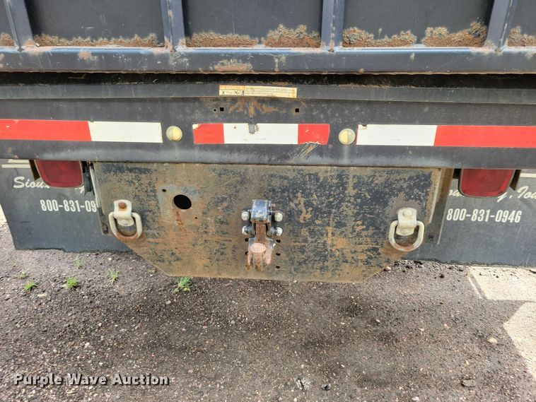 image for item DX7188 2006 Chevrolet C5500 Crew Cab flatbed truck