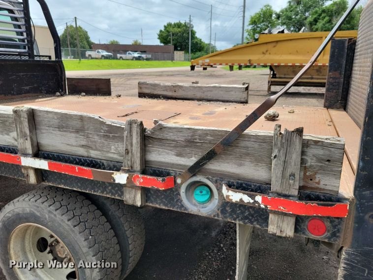 image for item DX7188 2006 Chevrolet C5500 Crew Cab flatbed truck