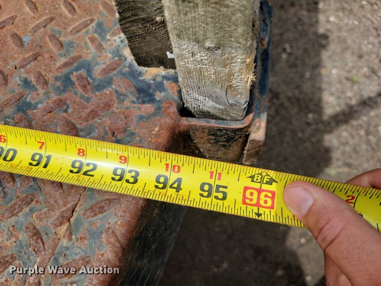 image for item DX7188 2006 Chevrolet C5500 Crew Cab flatbed truck