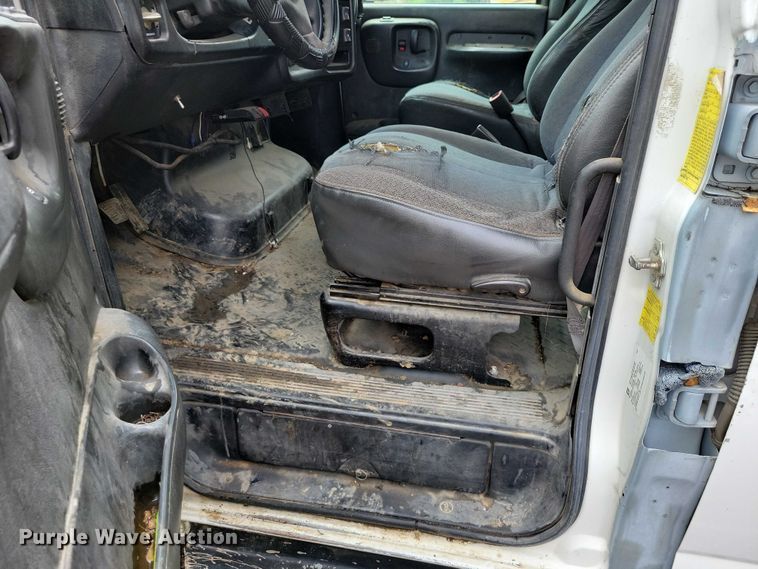 image for item DX7188 2006 Chevrolet C5500 Crew Cab flatbed truck