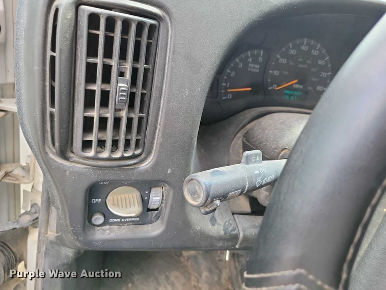 image for item DX7188 2006 Chevrolet C5500 Crew Cab flatbed truck