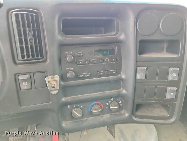 image for item DX7188 2006 Chevrolet C5500 Crew Cab flatbed truck