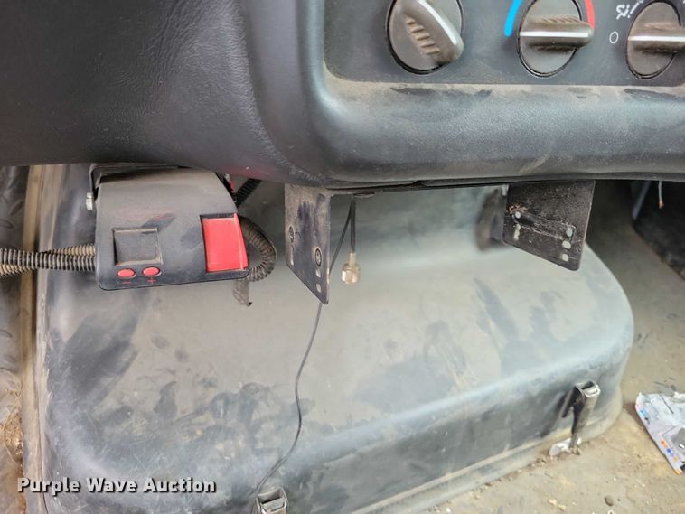 image for item DX7188 2006 Chevrolet C5500 Crew Cab flatbed truck