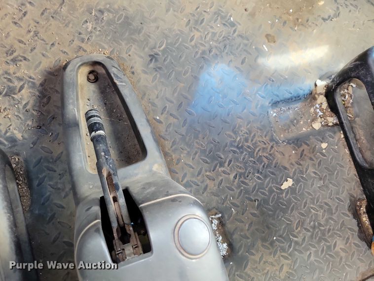 image for item DX7188 2006 Chevrolet C5500 Crew Cab flatbed truck