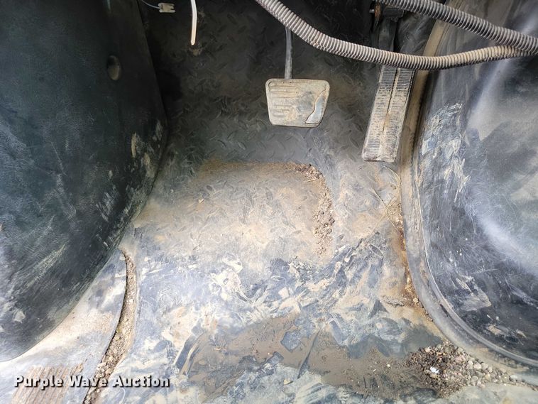 image for item DX7188 2006 Chevrolet C5500 Crew Cab flatbed truck